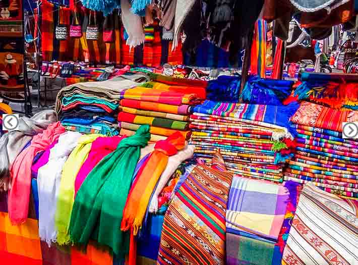 Plaza de Ponchos Otavalo